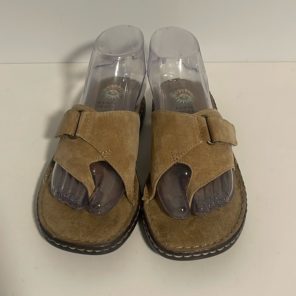Earth Shoe Lee Leather Sandal Women’s Size 7 Tan Slip On Thong Comfort Hook Loop